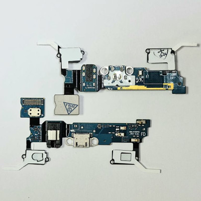 Шлейф з конектором зарядки для Samsung A700/A7 2015 (мікрофон, handsfree, кнопки)